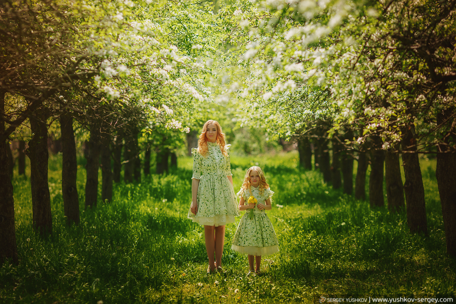 Photo project “Mother and Daughter”. Blooming gardens of the Crimea.