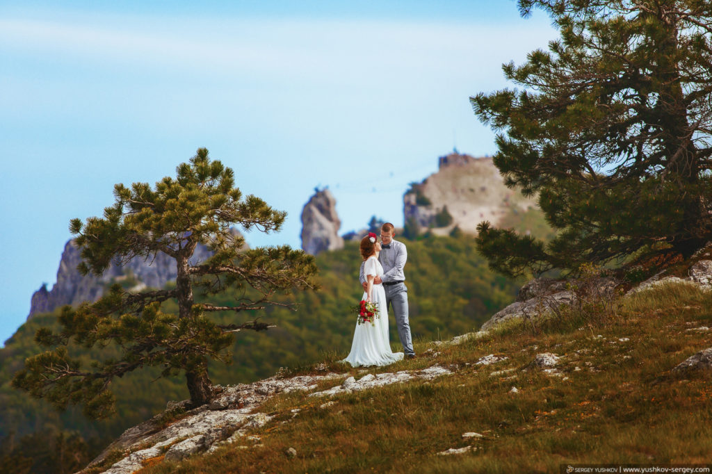 Wedding for two in the Crimea. Photoshoot on Mount Ai-Petri. Wedding and family photographer in Crimea - Sergey YUSHKOV