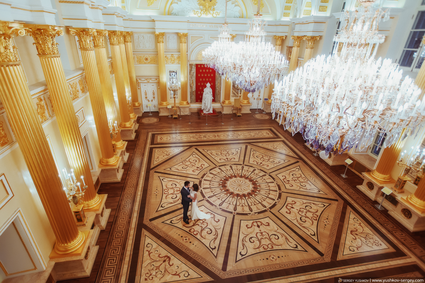 Фотосессия Свадьба для двоих в Москве. Екатерининские залы дворца Царицыно. Фотограф - Сергей Юшков