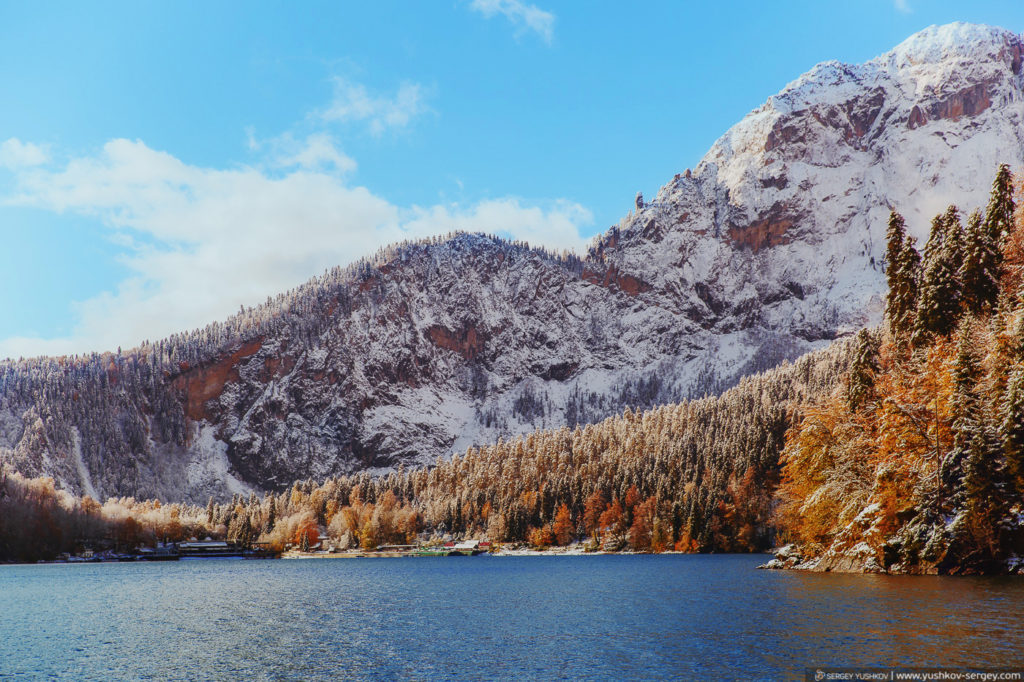 Дача сталина на озере Рица. Осень. Абхазия