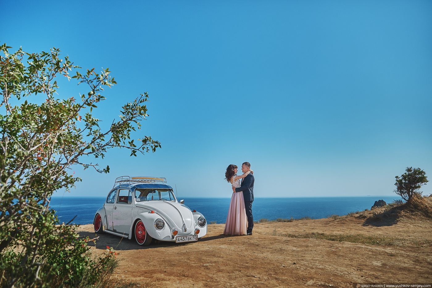 Свадебная фотосессия для двоих у моря. Фиолент, Крым. Фотограф - Сергей Юшков.