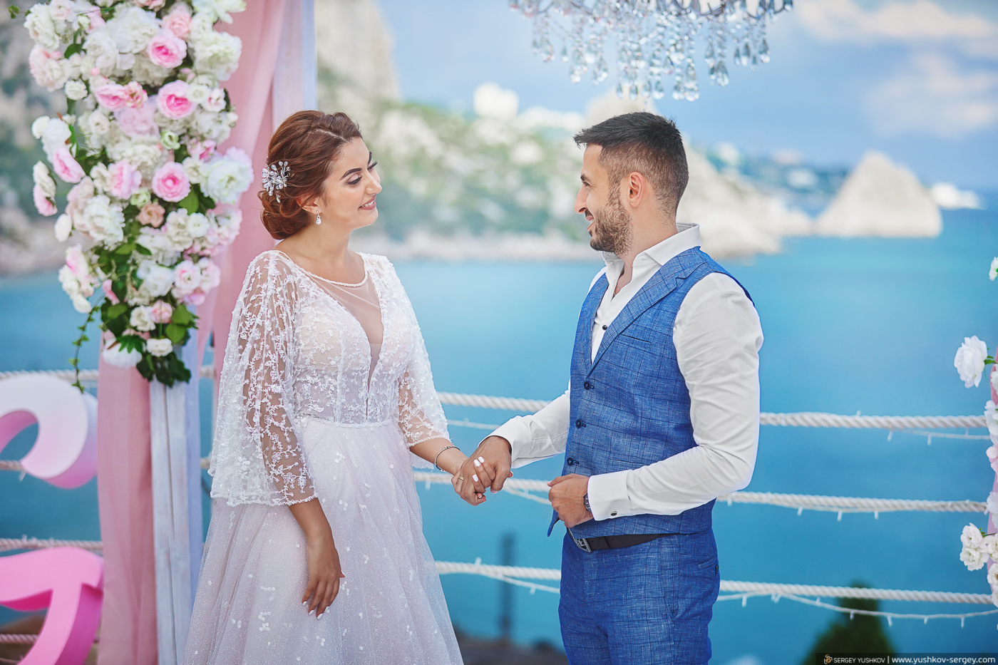 Свадьба для двоих. Выездная свадебная церемония с видом на море. Крым.