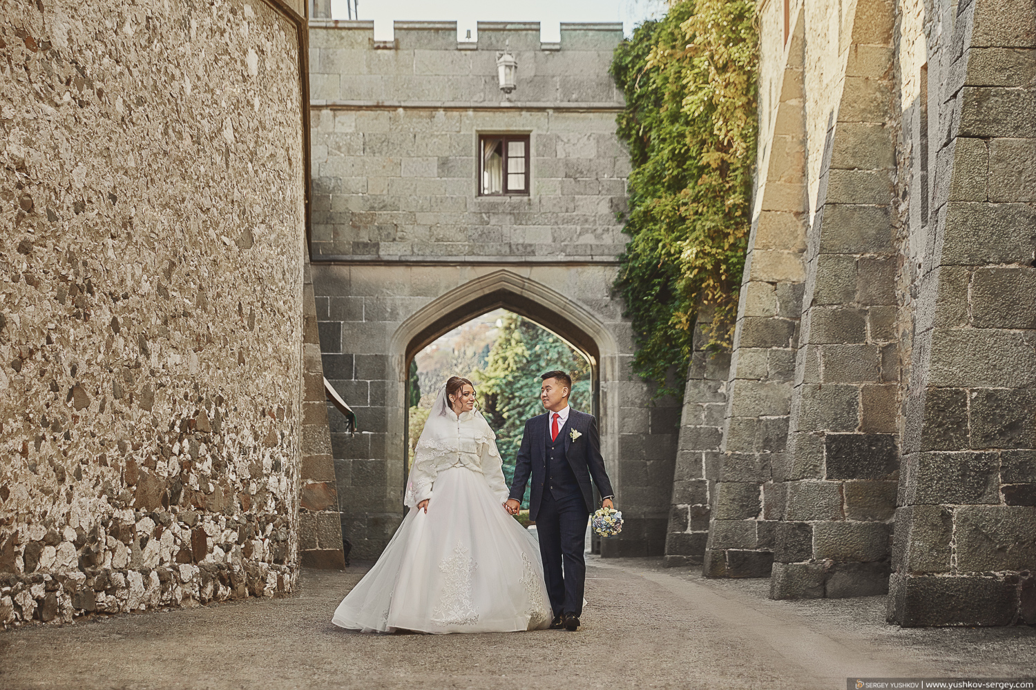 Full wedding day in the Crimea. Viktor and Mariya.