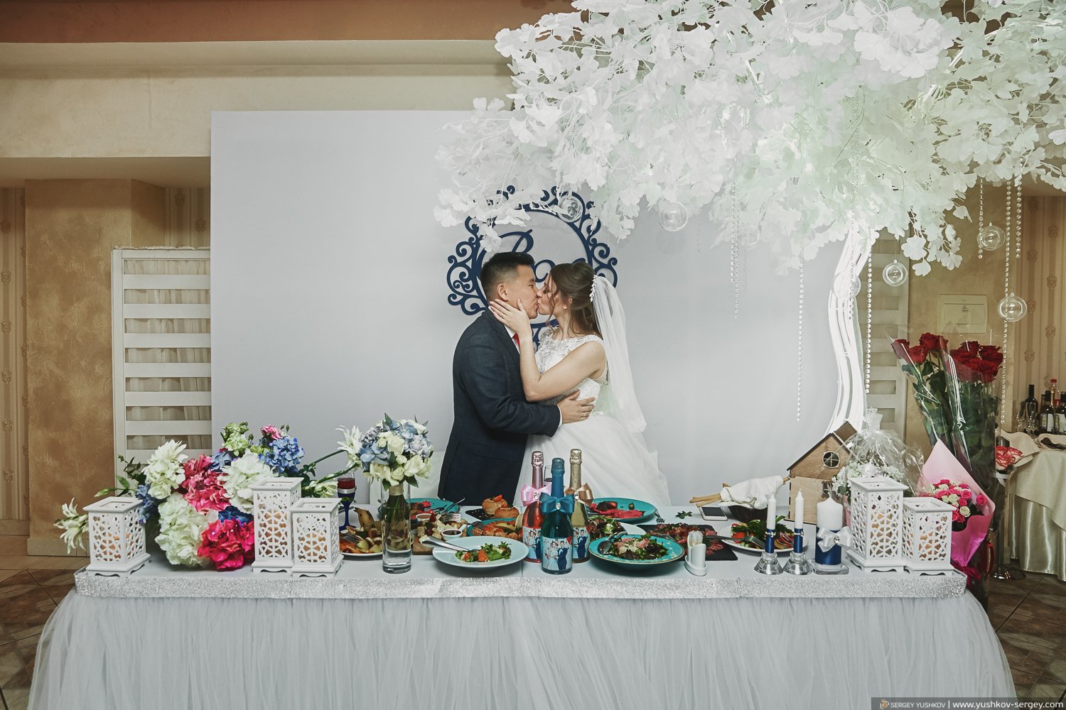 Full wedding day in the Crimea. Viktor and Mariya.
