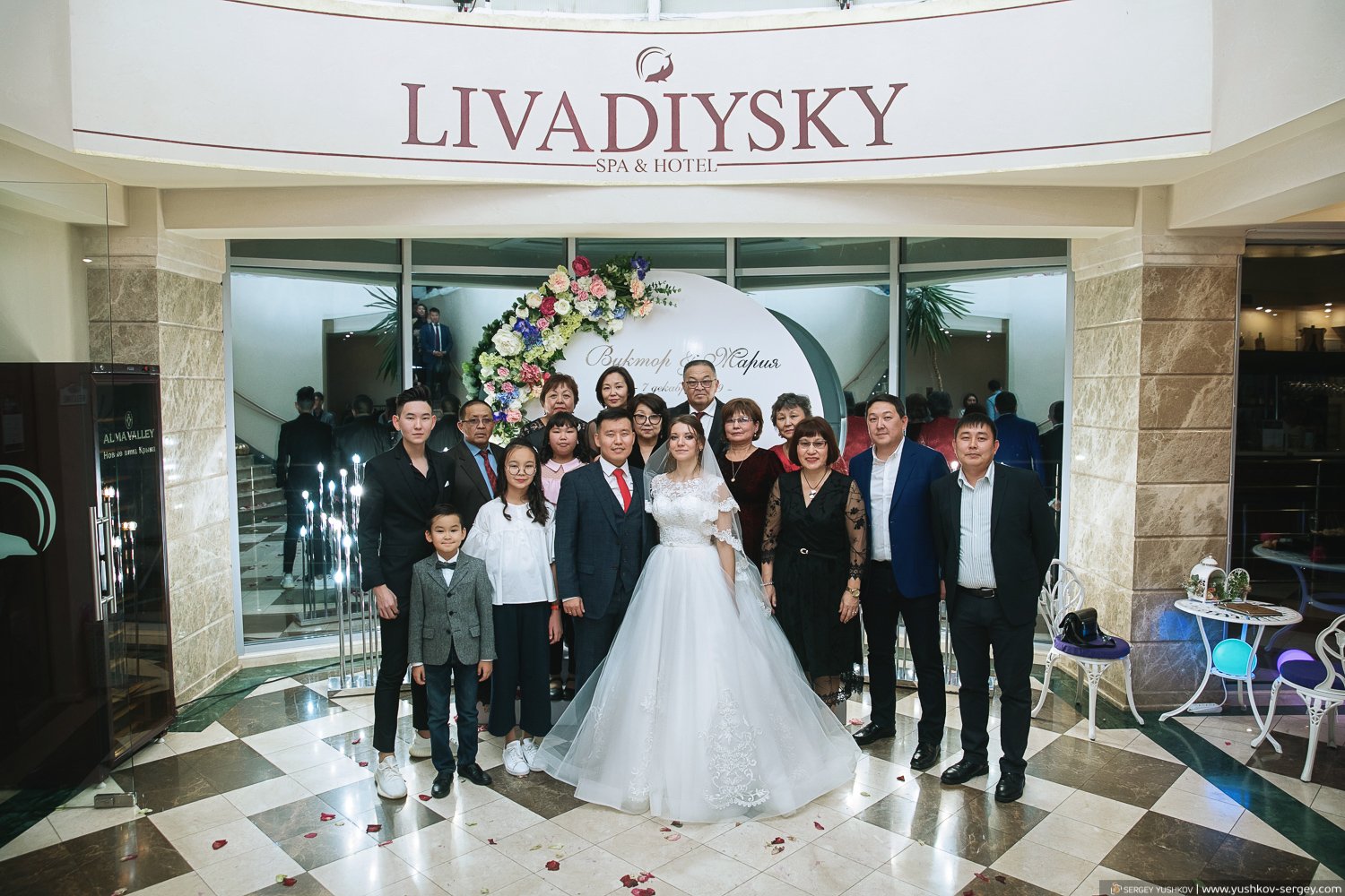 Full wedding day in the Crimea. Viktor and Mariya.